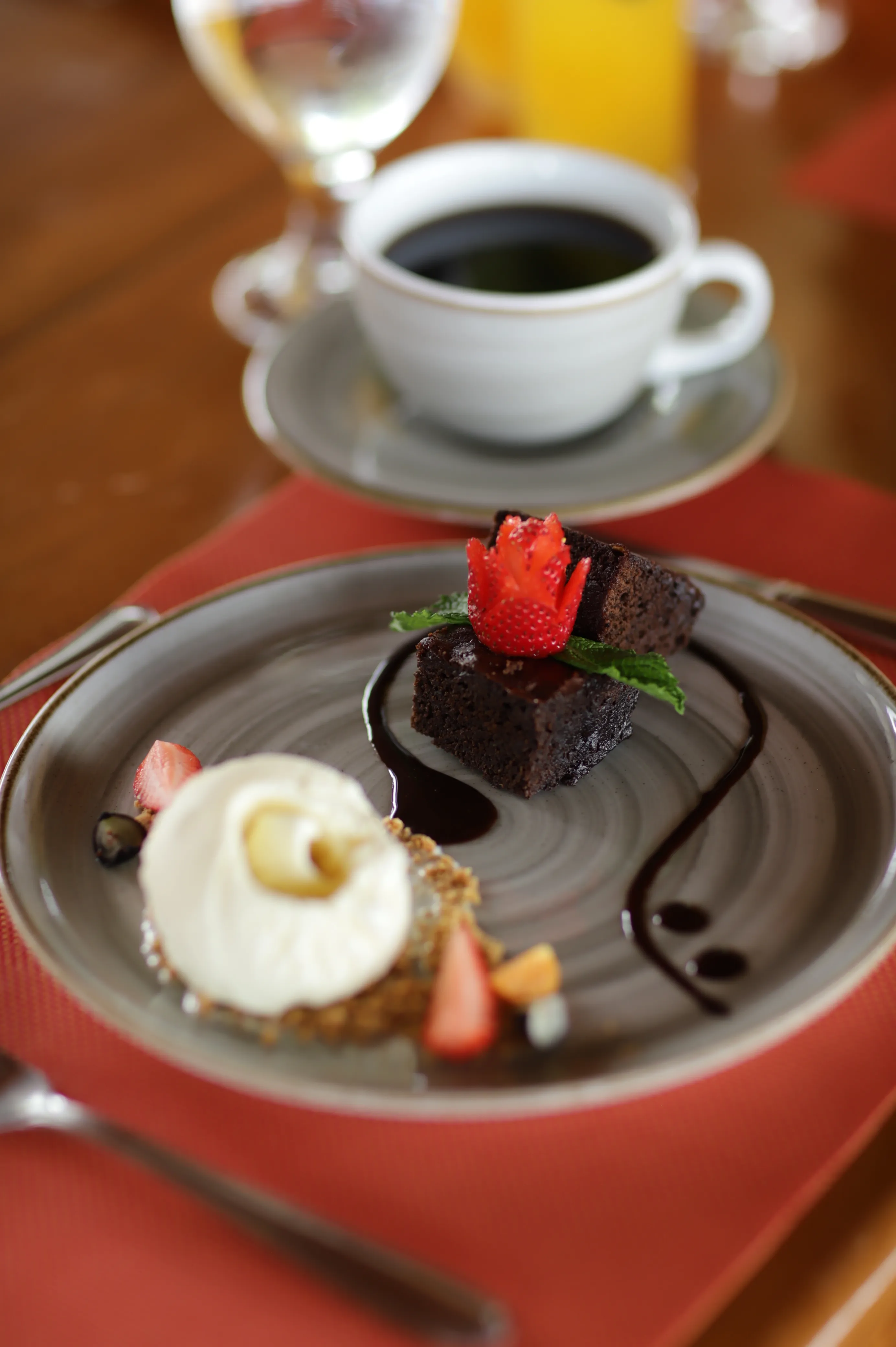 Scenic dining experience in El Castillo with Arenal Lake views